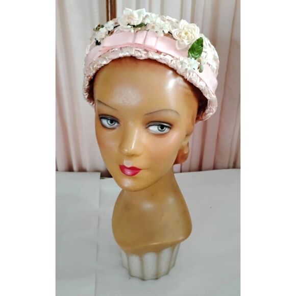 Vintage 1960s Pink Cellophane Straw Pillbox Hat with Floral Trim - Picture 2 of 5